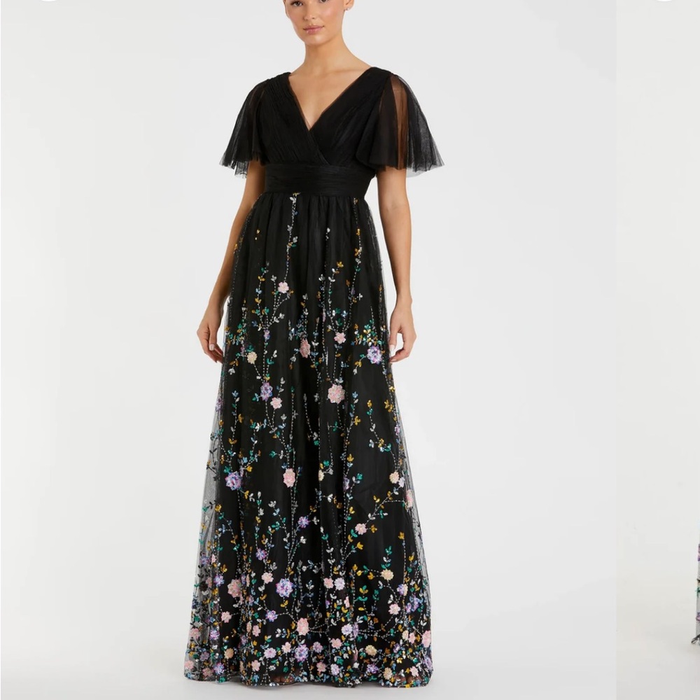 MAC DUGGAL
Black Embroidered Butterfly Sleeve Empire Waist Dress